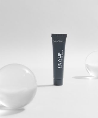 Skonsam exfoliering och återfuktninga v läppar med SkinClinic NEWLIP 15 ml